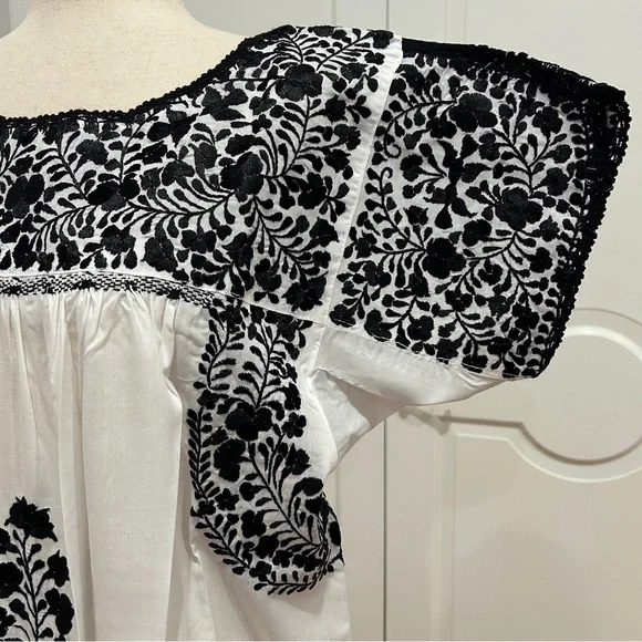 San Antonino Maxi Dress,Oaxaca Mexican dress.Hand Embroidered with Silk Threads. - Picture 5 of 8